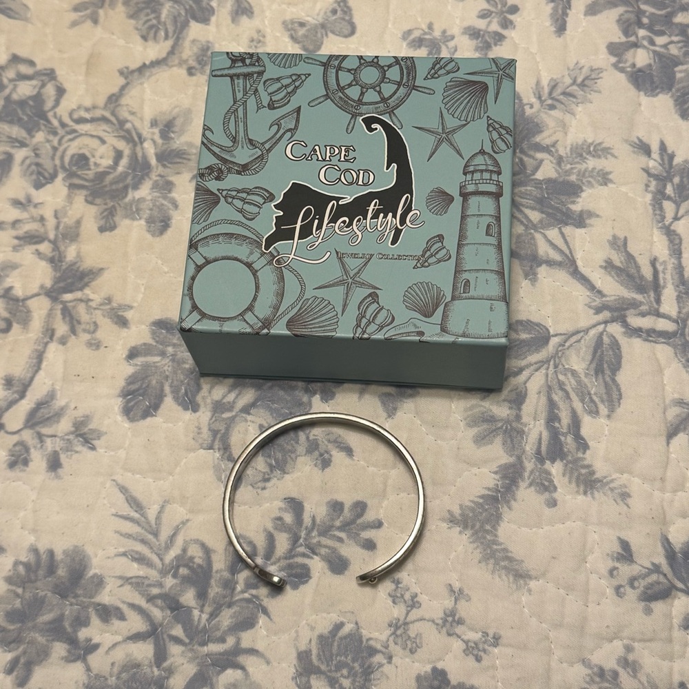 Cape Cod Fish Bracelet - Picture 8 of 9